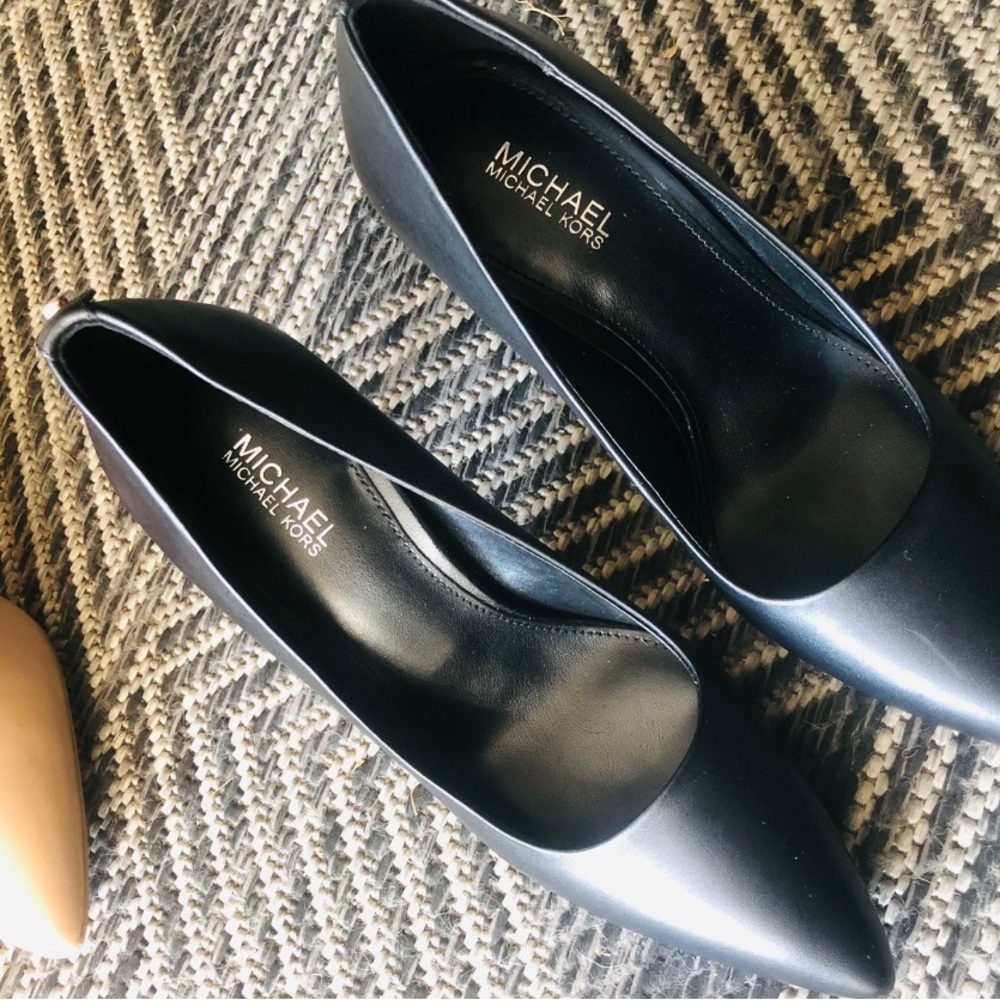 NEW Michael Kors black leather pumps